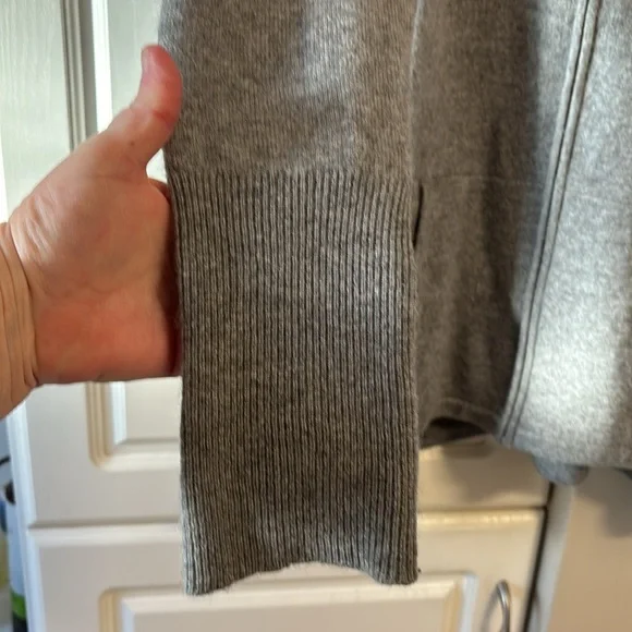 SOLD Bloomingdale’s 100% Cashmere Long Hoodie - Picture 5 of 6